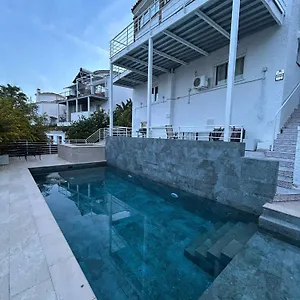 Dream With Heated Swimming Pool, Jacuzzi, Waterfall, Heating Is Extra Villa Benalmádena